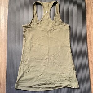 Lululemon tank size 6